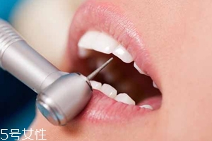 磨牙是因為受了委屈？孩子的心理狀況也會導(dǎo)致磨牙