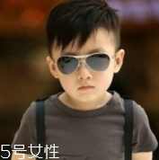 Jasper戴墨鏡，這樣扮酷讓孩子更自信！
