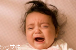 熊孩子往輸液瓶里注臟水 熊孩子怎么管教？