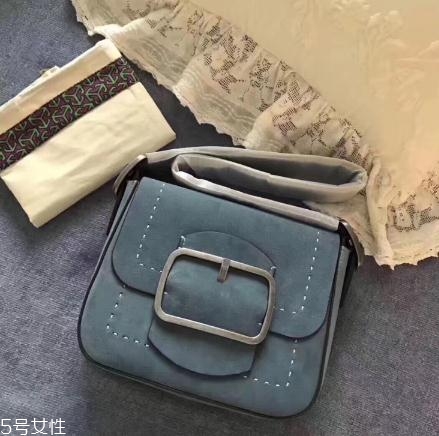 tory burch包包貴嗎？輕奢界的時尚女王