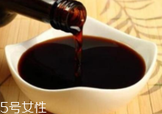吃深色食物皮膚會(huì)變黑嗎？沒(méi)有科學(xué)根據(jù)
