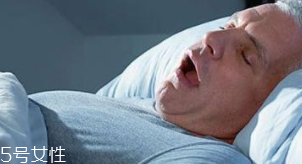 睡覺(jué)時(shí)打鼾怎么辦？謹(jǐn)防嚴(yán)重時(shí)猝死