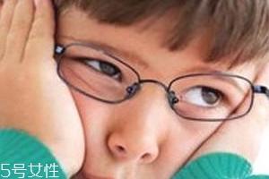 經(jīng)常用眼吃什么食物好？這些常見(jiàn)食物要常吃