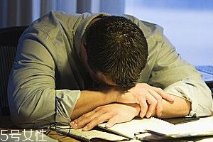 熬夜有哪些風險？小心造成慢性自殺