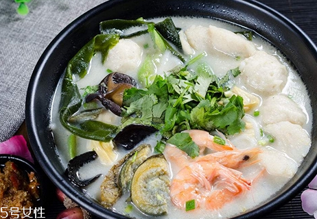 煮肉的泡沫能吃嗎？煮肉泡沫其實是血水