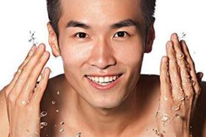 男士護(hù)膚品有什么特別之處？男性出油是女性的2倍