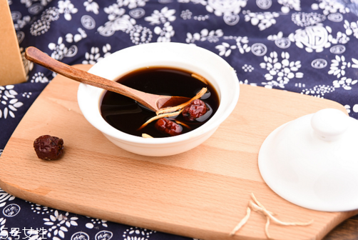 紅糖顏色越深越好嗎？黑糖姜茶和紅糖姜茶哪個好？