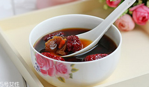 赤砂糖就是紅糖嗎？教你辨別真假紅糖