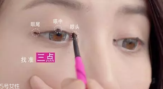 怎樣減少畫(huà)眼線的傷害？新手畫(huà)眼線的技巧圖解