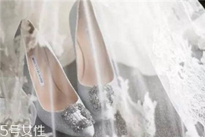 manolo blahnik是奢侈品嗎？大牌女星最熱衷的高跟鞋