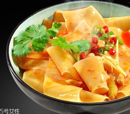 阿寬紅油面皮健康嗎？來看看它的危害