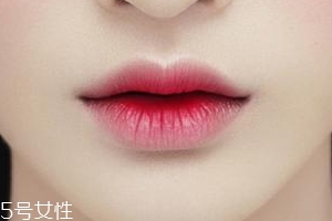 唇釉如何打造咬唇妝？掌握這個步驟就可以
