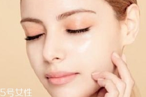 妝前乳主要成分是什么？是硅靈讓臉滑滑的