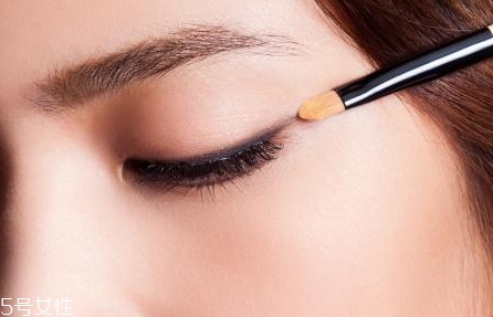 睫毛膏和眼線哪個(gè)先畫(huà)？看看你是不是畫(huà)錯(cuò)了