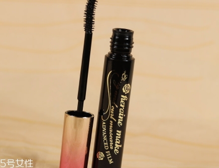 睫毛膏和種睫毛哪個(gè)好？