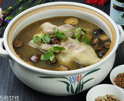 冬天喝雞湯還是鴨湯？雞湯和鴨湯各有優(yōu)點(diǎn)