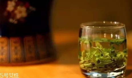 蒲公英泡水會回奶嗎？你應(yīng)該選擇這些食物