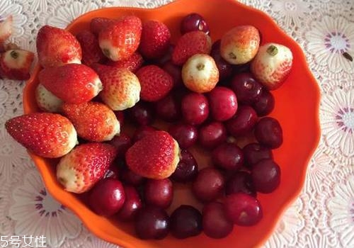 草莓和蘋果可以一起吃嗎？并沒與什么沖突