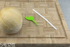 泰國(guó)烤椰子多少錢一個(gè)？味道非常特別