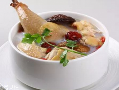 什么人不適合喝雞湯？雞湯雖好但這些人卻無福消受