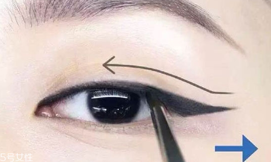 新手適合眼線液還是眼線筆？史上最全眼線誤區(qū)