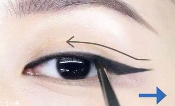 新手適合眼線液還是眼線筆？史上最全眼線誤區(qū)
