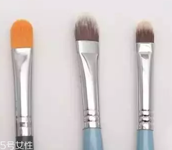 粉底先還是遮瑕先？最好先用粉底液
