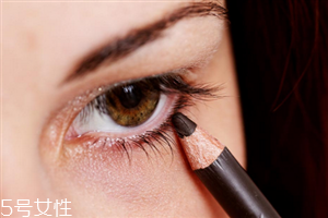 初學(xué)者怎么畫眼線好？教你如何正確畫完整眼妝