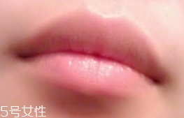 潤唇膏能用手涂嗎？效果不好還不衛(wèi)生