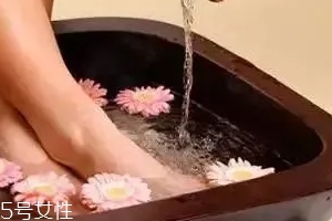 熱水泡腳哪些人不適合？這3類人千萬(wàn)要小心