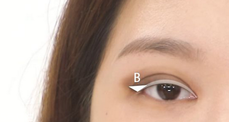 眼線液哪個牌子好用不暈染？眼角下垂畫眼線圖解 