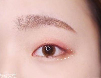 適合畫(huà)桃花妝的眼影有哪些？單眼皮桃花妝畫(huà)法步驟