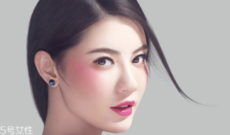 適合畫(huà)桃花妝的眼影有哪些？單眼皮桃花妝畫(huà)法步驟