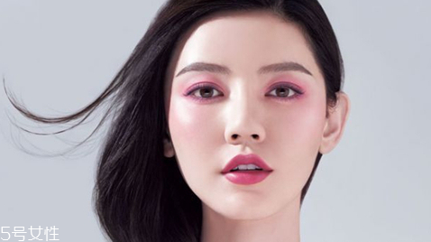 適合畫(huà)桃花妝的眼影有哪些？單眼皮桃花妝畫(huà)法步驟
