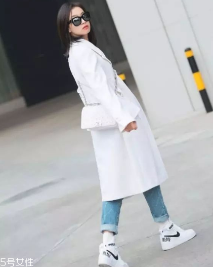 長(zhǎng)款大衣搭配什么鞋子？這樣穿氣場(chǎng)兩米八
