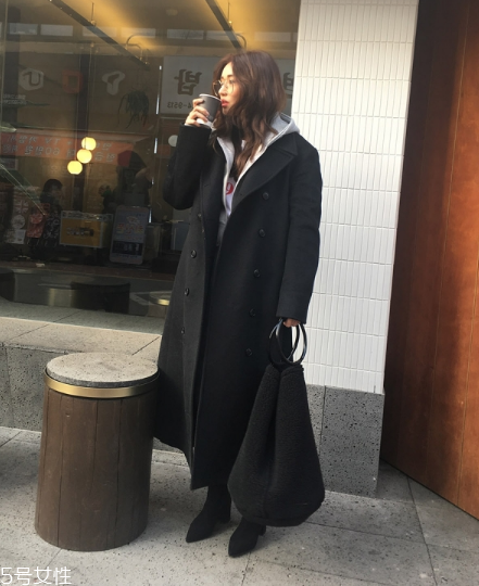 雙排扣大衣怎么搭配？塑造干練女人味