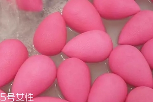 美妝蛋用前要沾濕嗎？美妝蛋不能直接用