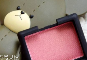 腮紅碎了該怎么解救？這4步變廢為寶