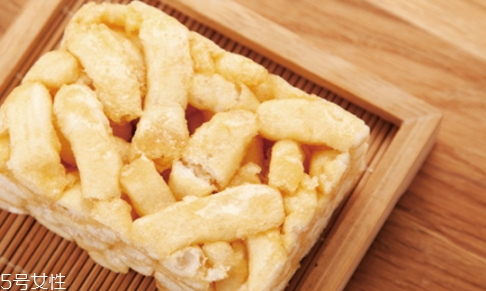 沙琪瑪產(chǎn)婦可以吃嗎？哺乳期吃東西要注意