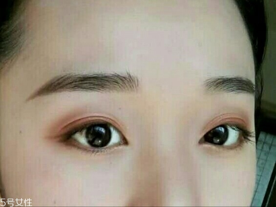 hold live眼影好用嗎？顯色度超贊