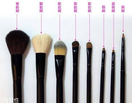 如何清洗化妝刷？眼影刷的選擇與使用方法