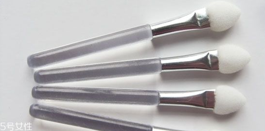 眼影刷和眼影棒哪個(gè)值得買？眼影刷水貂毛最好