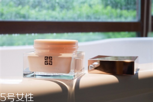 紀(jì)梵希少女面霜適合多大年齡？還你一個少女肌