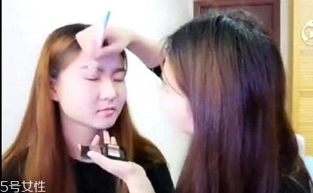 內(nèi)雙怎么畫眼線？內(nèi)雙眼皮畫眼妝技巧