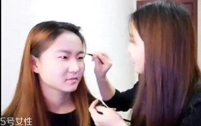 內(nèi)雙怎么畫眼線？內(nèi)雙眼皮畫眼妝技巧