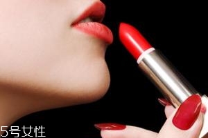 唇膏出水是變質(zhì)了嗎？只是高溫熱出汗