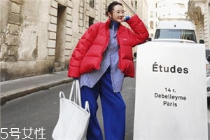 紅色羽絨服搭配什么鞋子？鞋子搭配也是關鍵