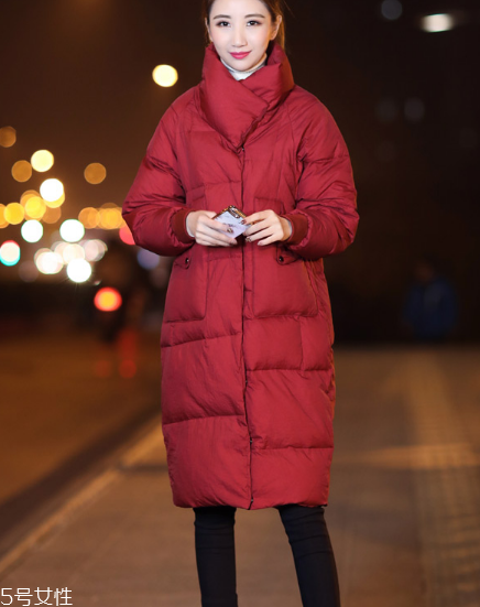 紅色羽絨服搭配什么褲子？四種混搭讓你潮范兒十足