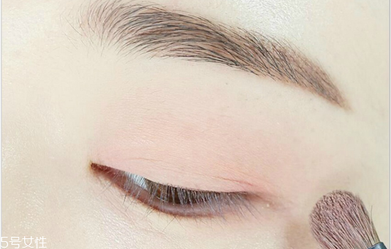 西柚色眼影怎么畫(huà)？教你畫(huà)高冷女神妝容
