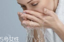潔面乳和洗面奶是一種產(chǎn)品嗎？洗面奶適合干皮